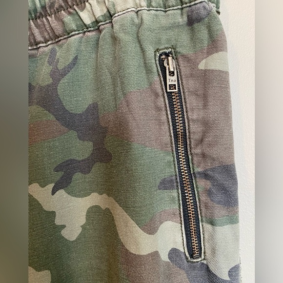 Aritzia TNA Camo Jogger Pants Size S - Picture 5 of 8